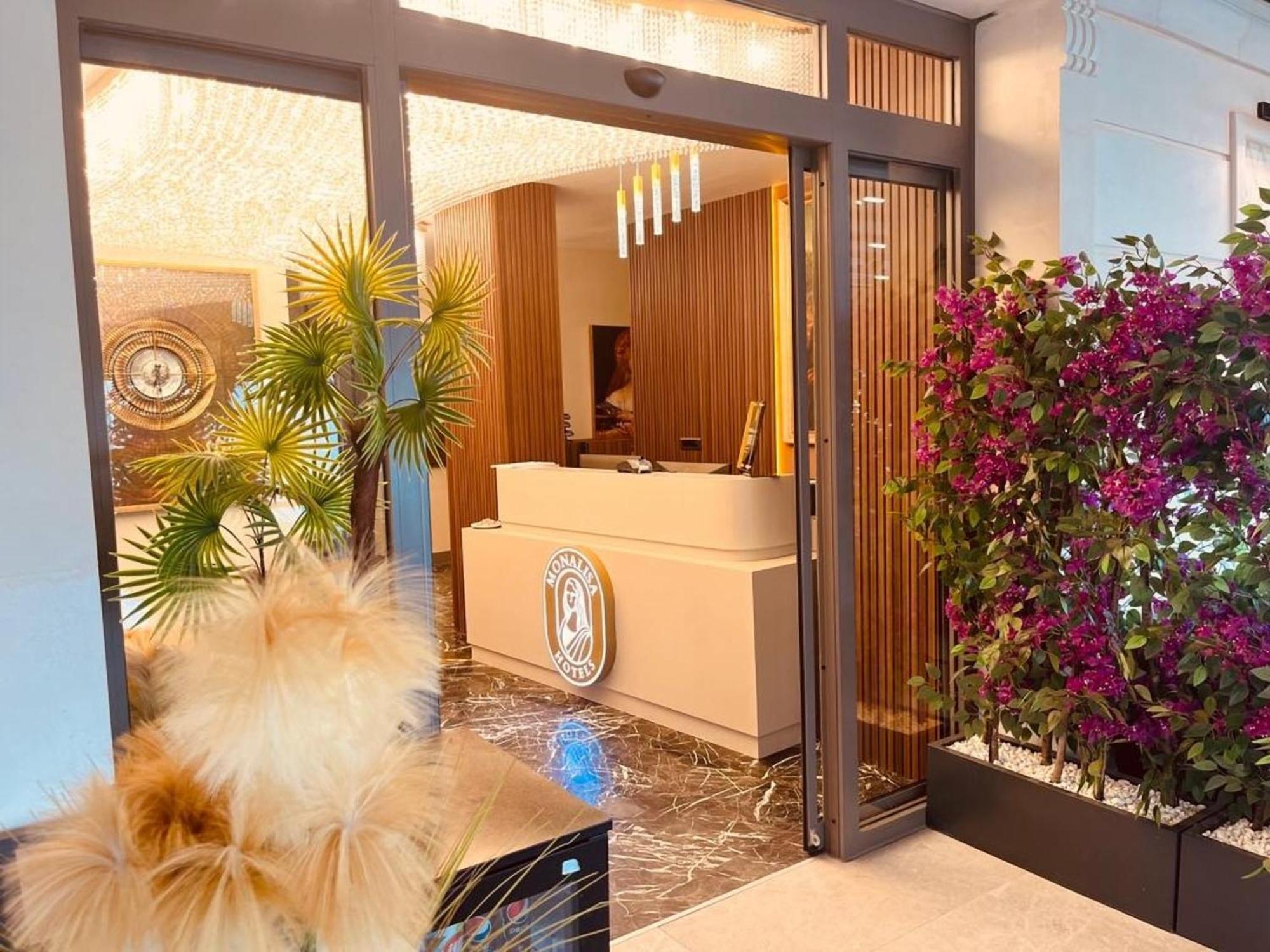 Monalisa Hotels クシャダス エクステリア 写真